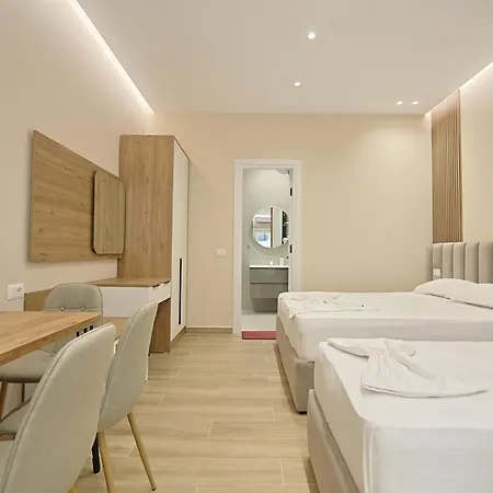 Coastline Luxury & *