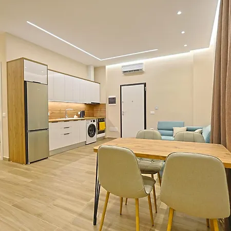 Coastline Luxury & *