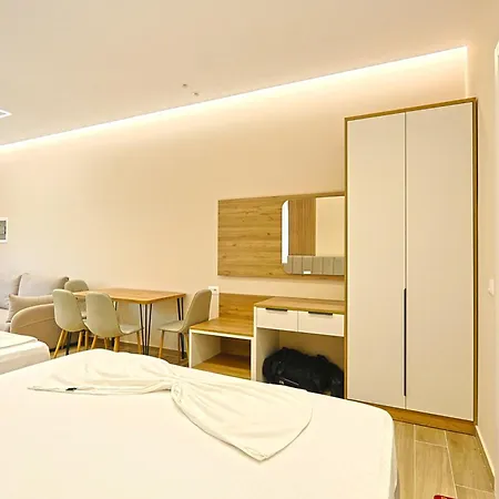 Coastline Luxury &