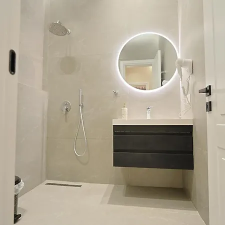 Апартаменты Coastline Luxury &